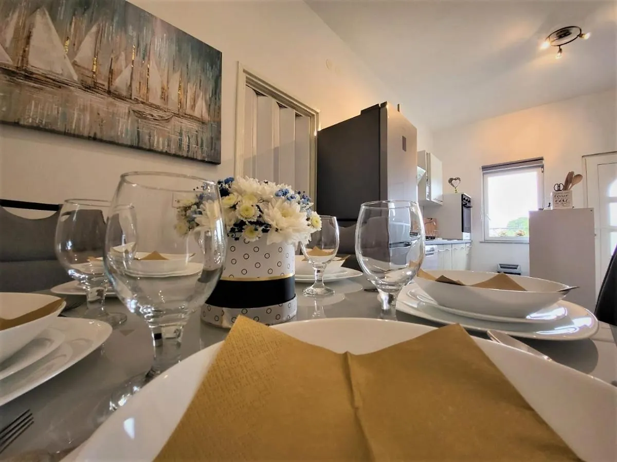 Apartment Lana Svetvinčenat