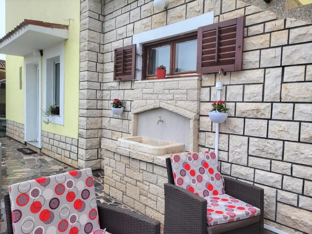 Apartment Lana Svetvinčenat 0*,