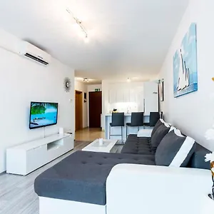 Elena Apartman