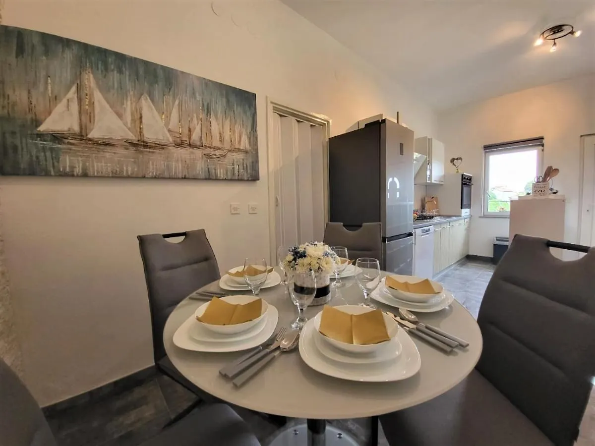 Apartment Lana Svetvinčenat